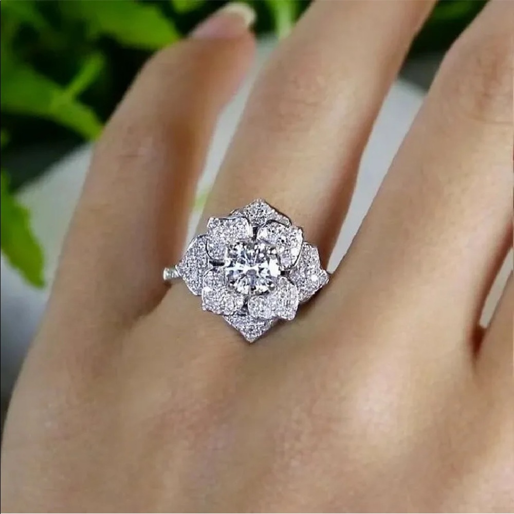 New Elegant 925 Silver flower Diamond Ring - Picture 6 of 7